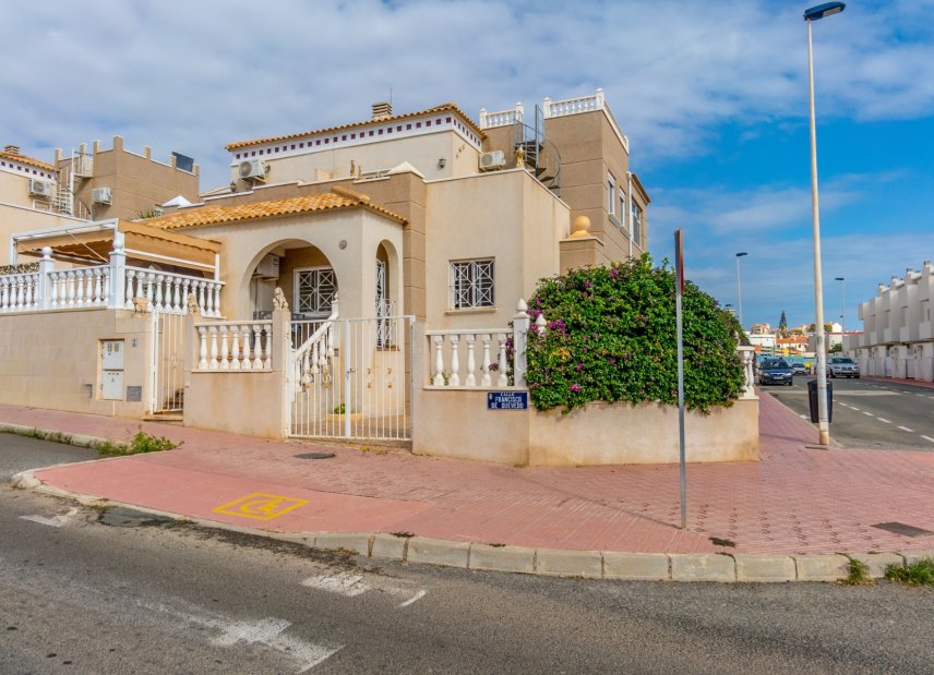 Gensalg - Rækkehus -
Torrevieja