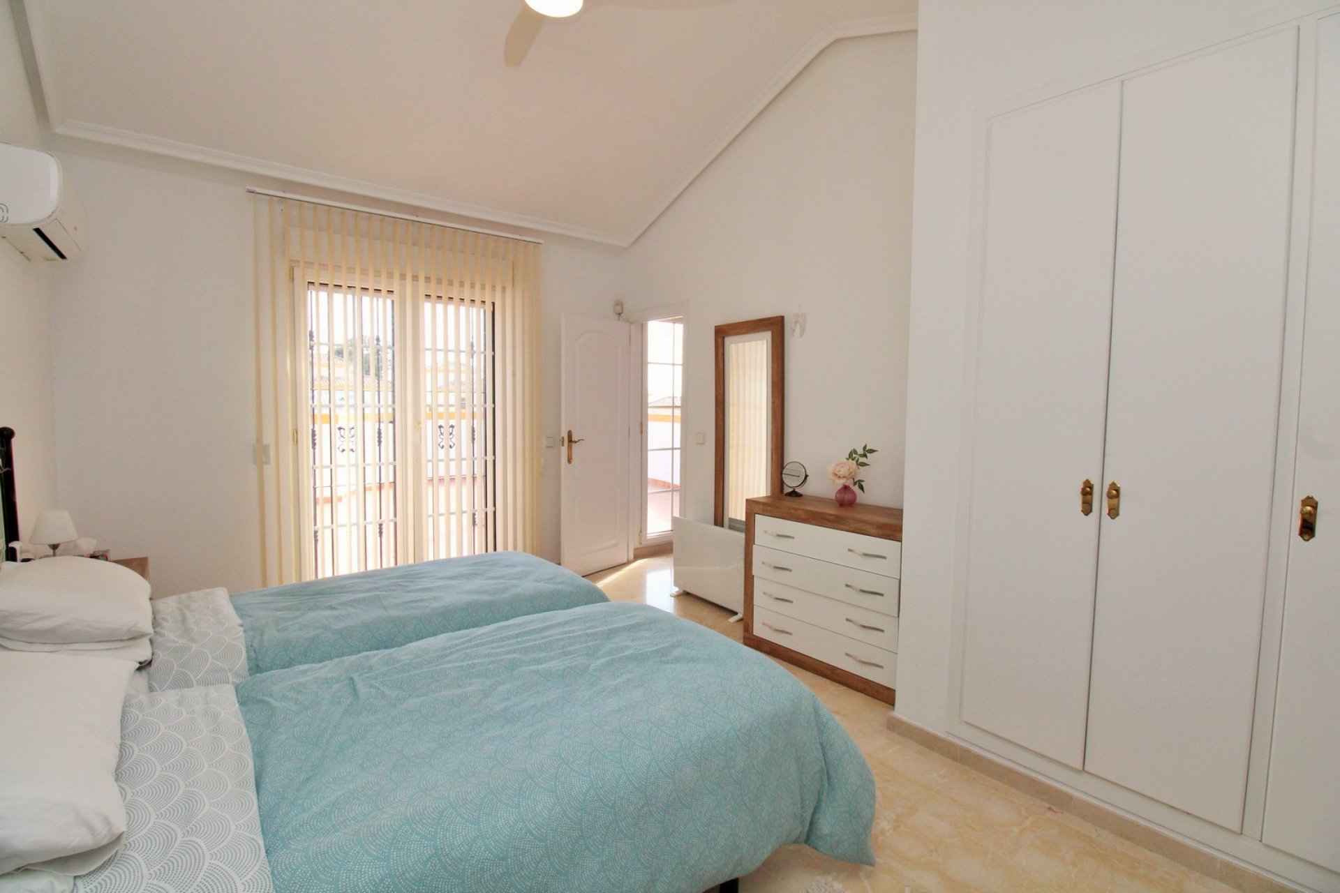 Gensalg - Villa -
Villamartín - Los Dolses