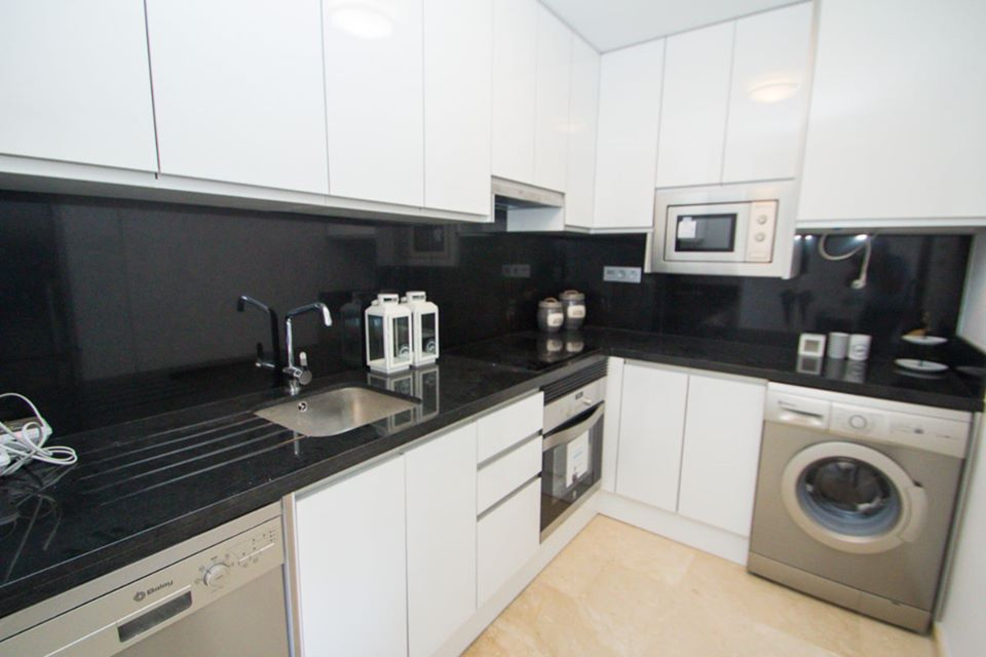 New Build - Apartment -
Res. Las Filipinas