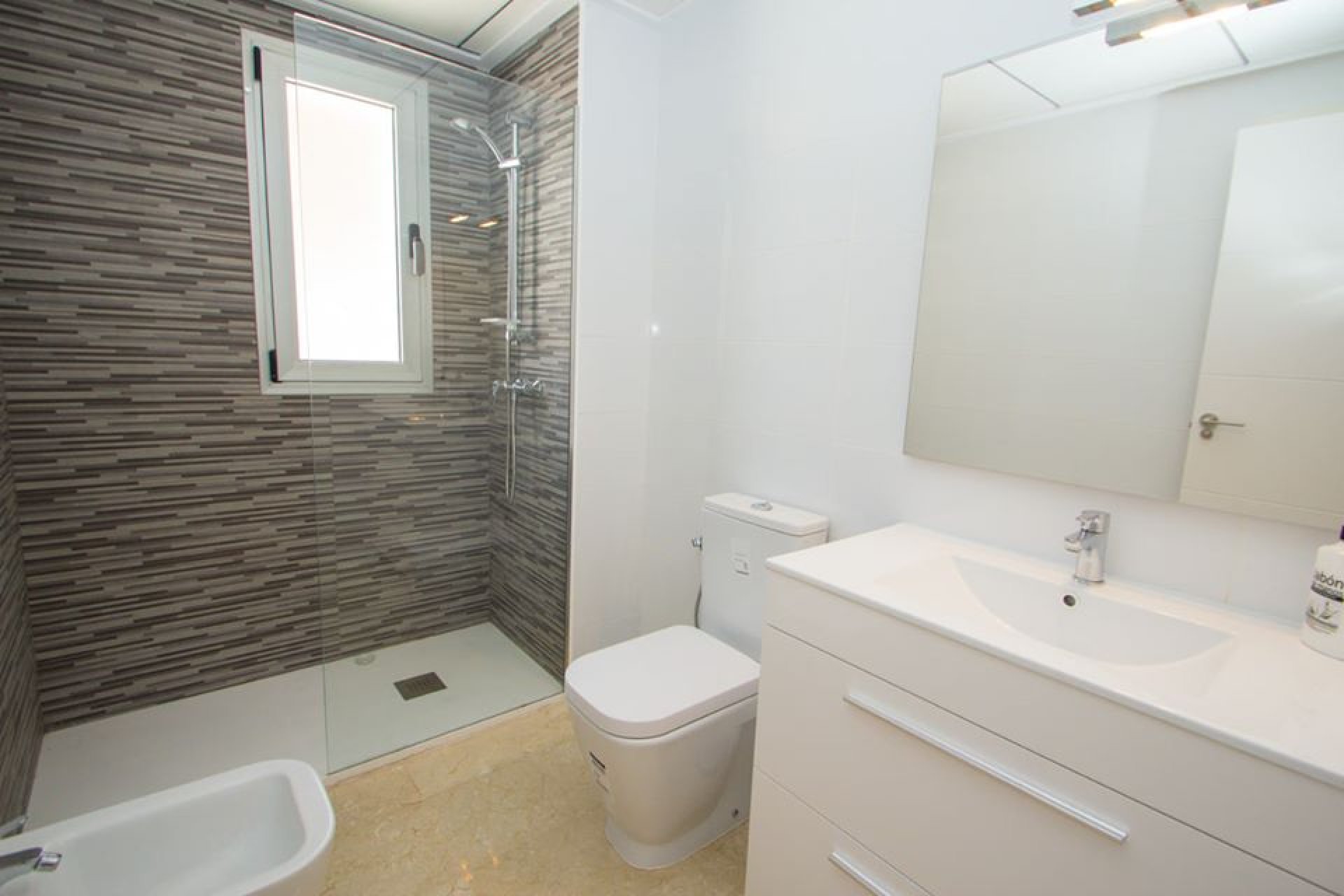 New Build - Apartment -
Res. Las Filipinas