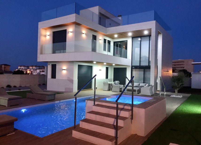 Nybyggeri - Villa -
Dehesa de Campoamor