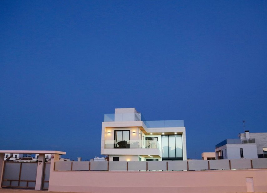 Nybyggeri - Villa -
Dehesa de Campoamor