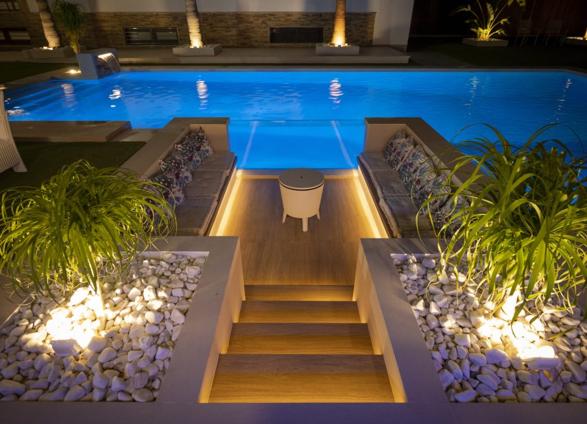 Nybyggeri - Villa -
Jerónimo y Avileses