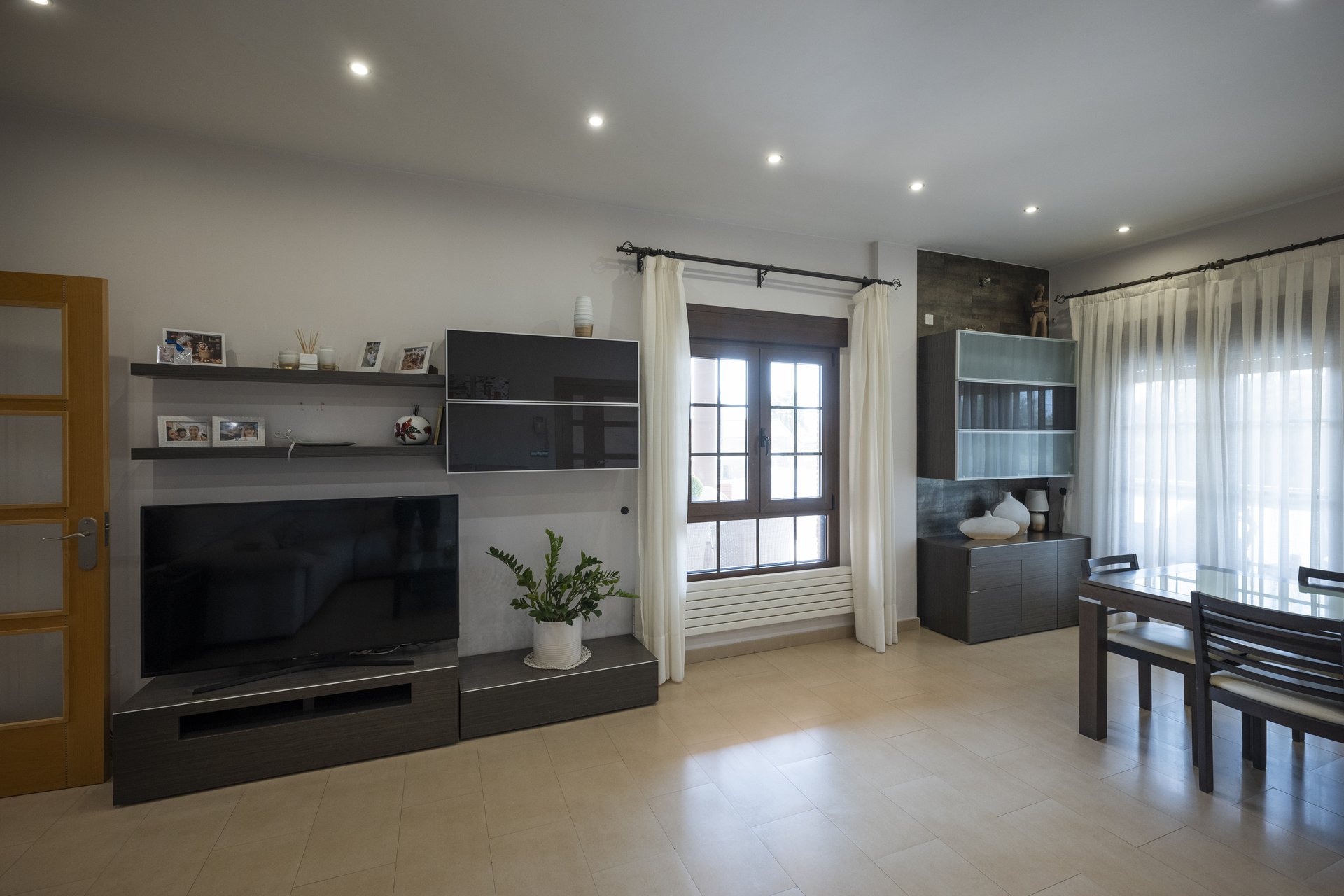 Nybyggeri - Villa -
Jerónimo y Avileses