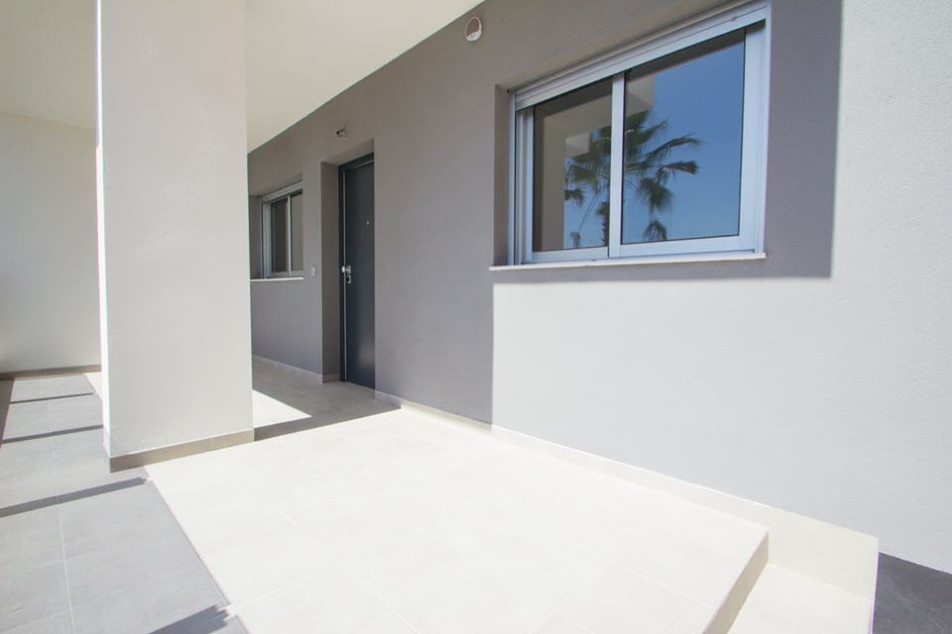 Obra nueva - Apartamento -
Res. Las Filipinas
