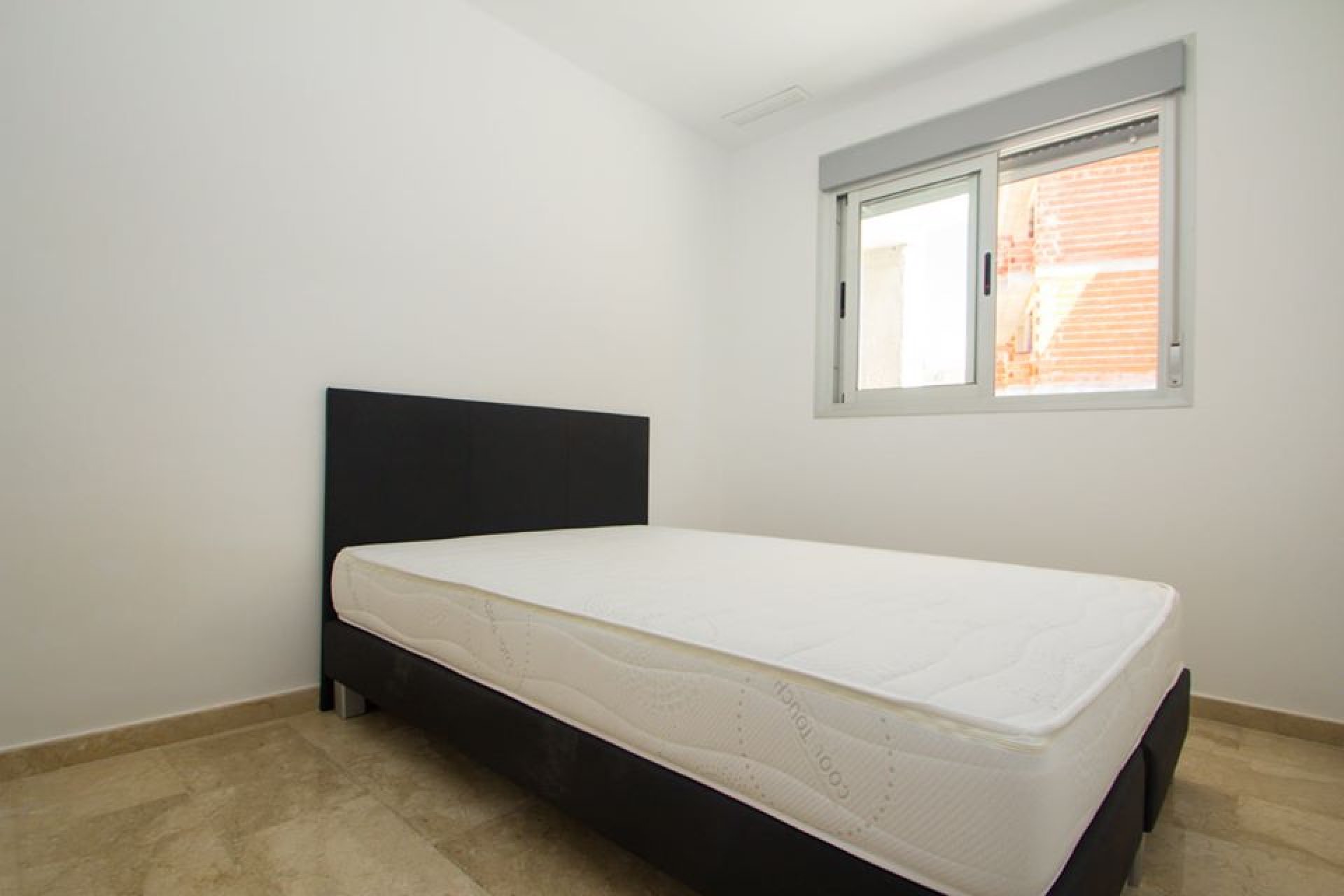 Obra nueva - Apartamento -
Res. Las Filipinas