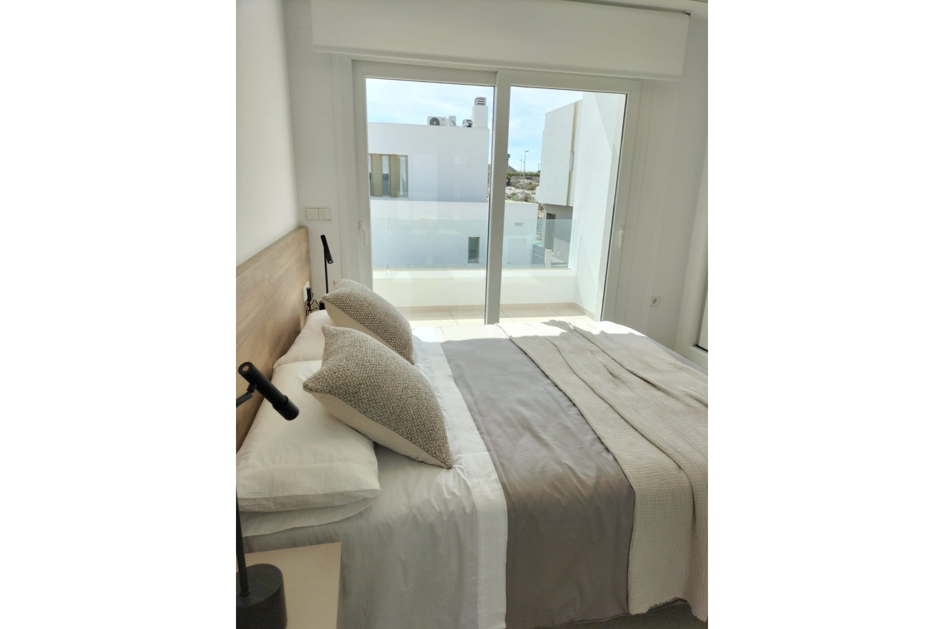 Obra nueva - Villa -
Entrenaranjos