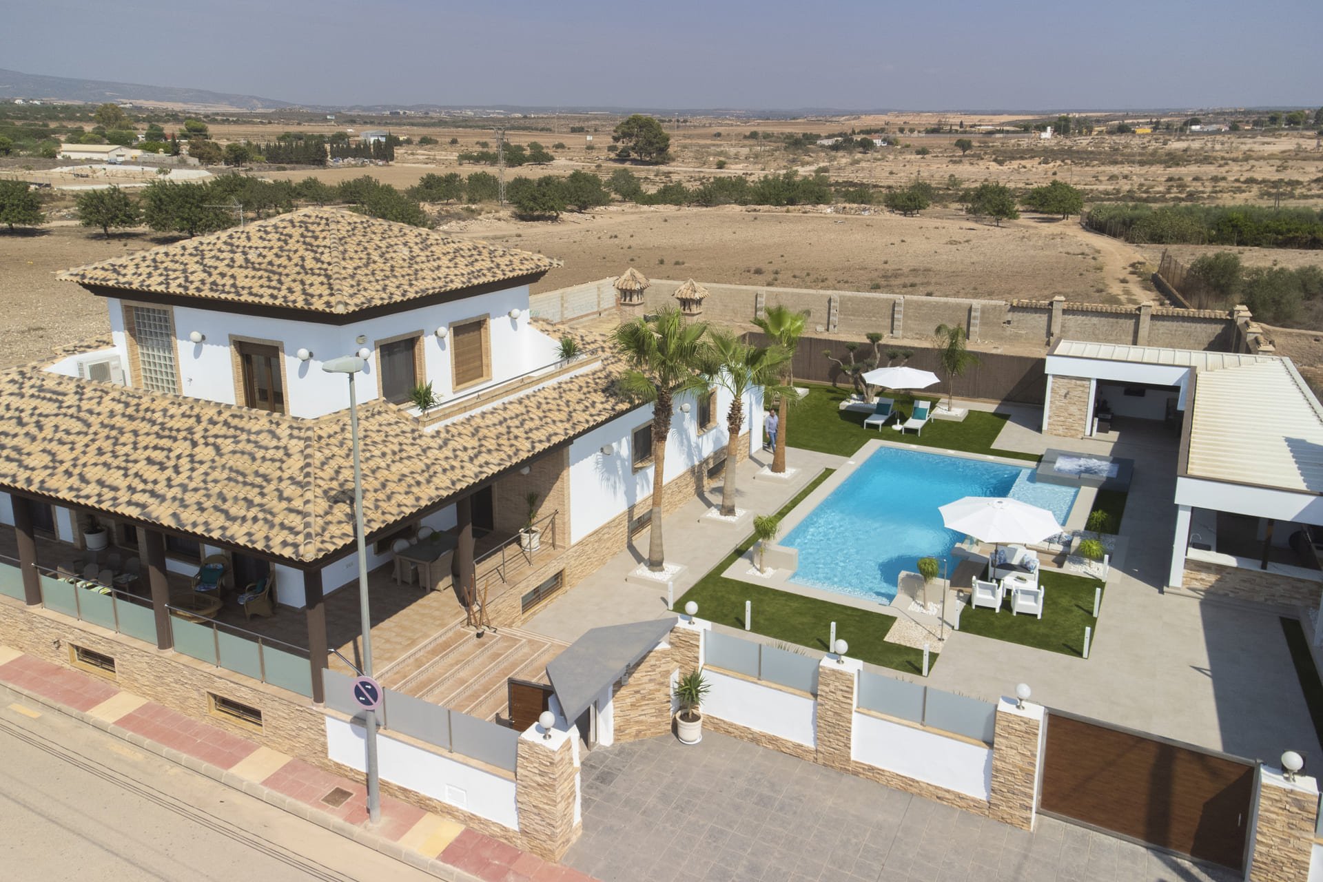 Obra nueva - Villa -
Jerónimo y Avileses