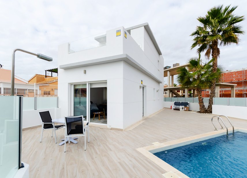 Obra nueva - Villa -
Torrevieja