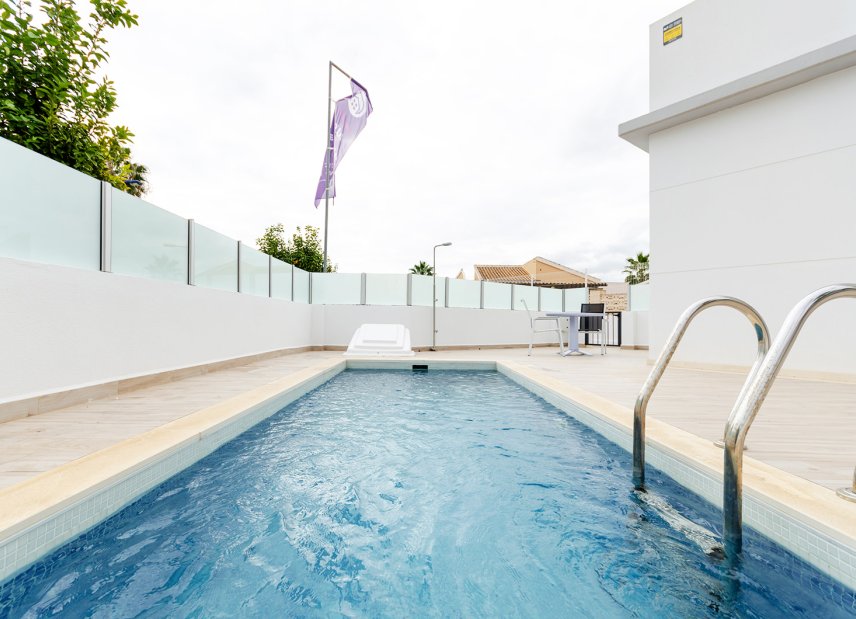 Obra nueva - Villa -
Torrevieja