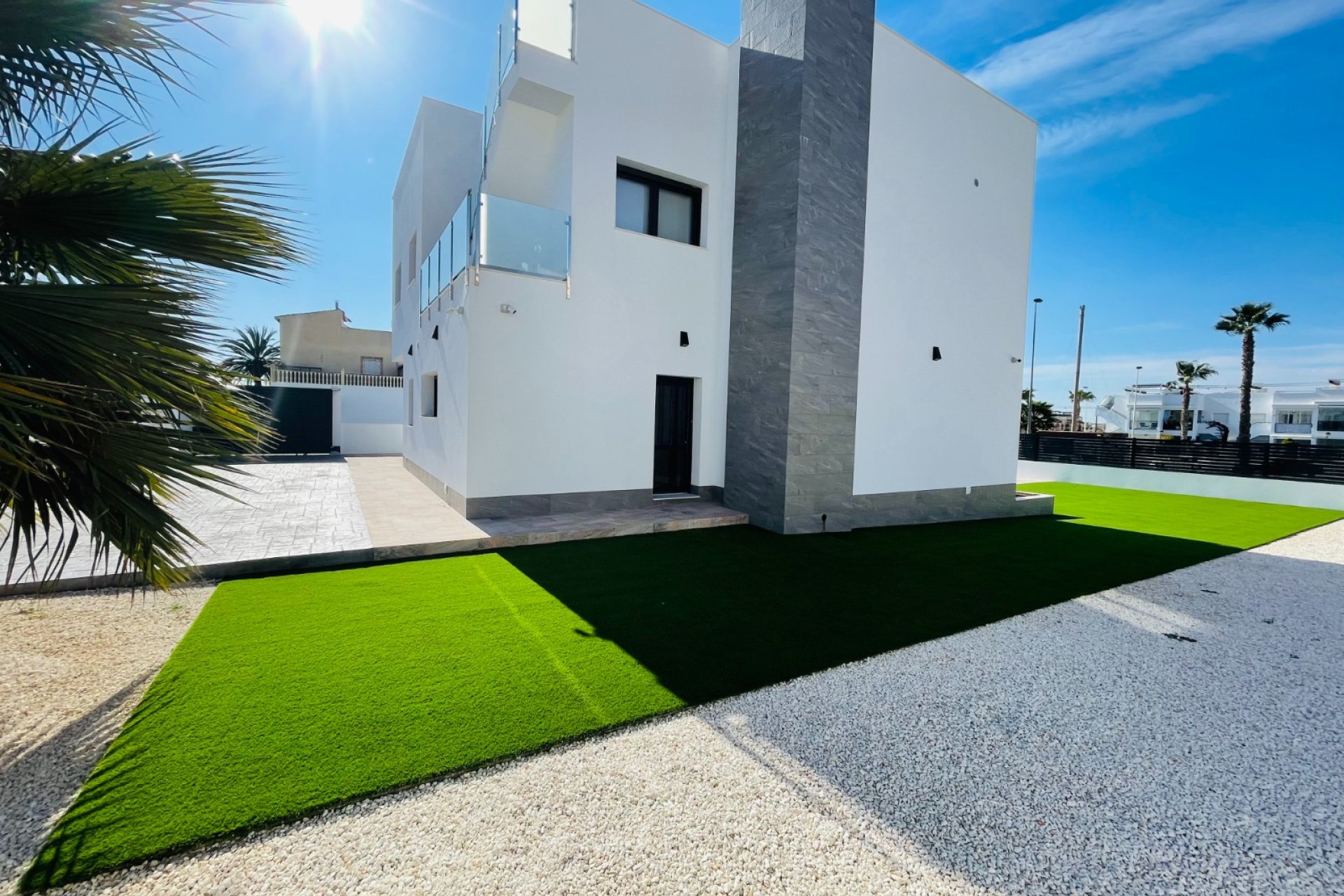 Obra nueva - Villa -
Torrevieja