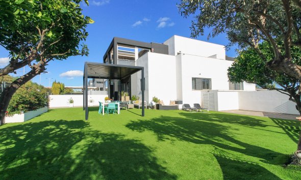 Rækkehus - Gensalg - Torrevieja -
                Aguas Nuevas