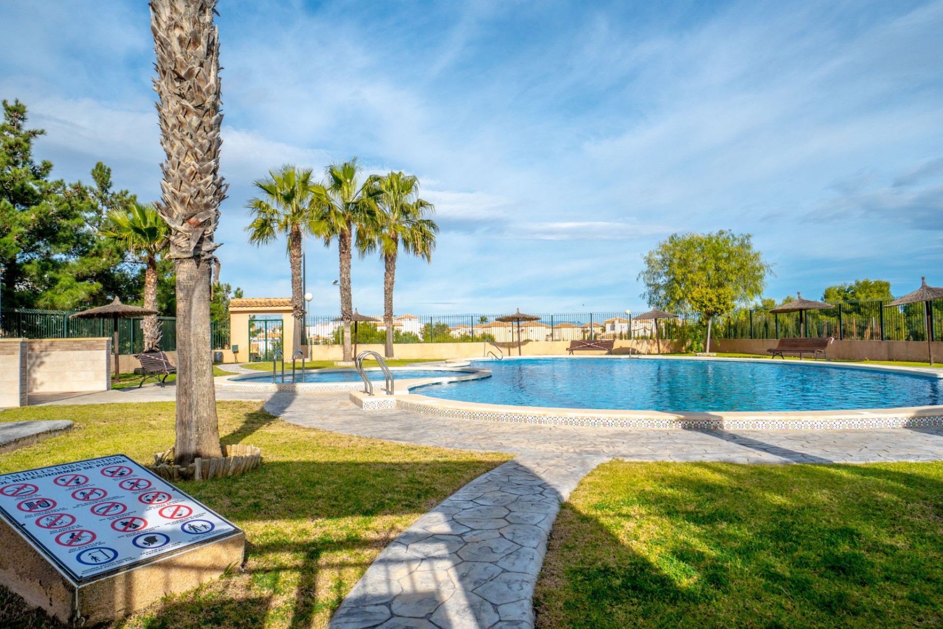 Resale - Apartment -
Orihuela Costa