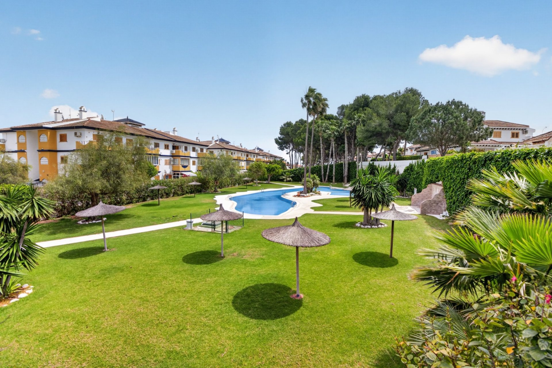 Resale - Apartment -
Pilar de la Horadada - Mil Palmeras