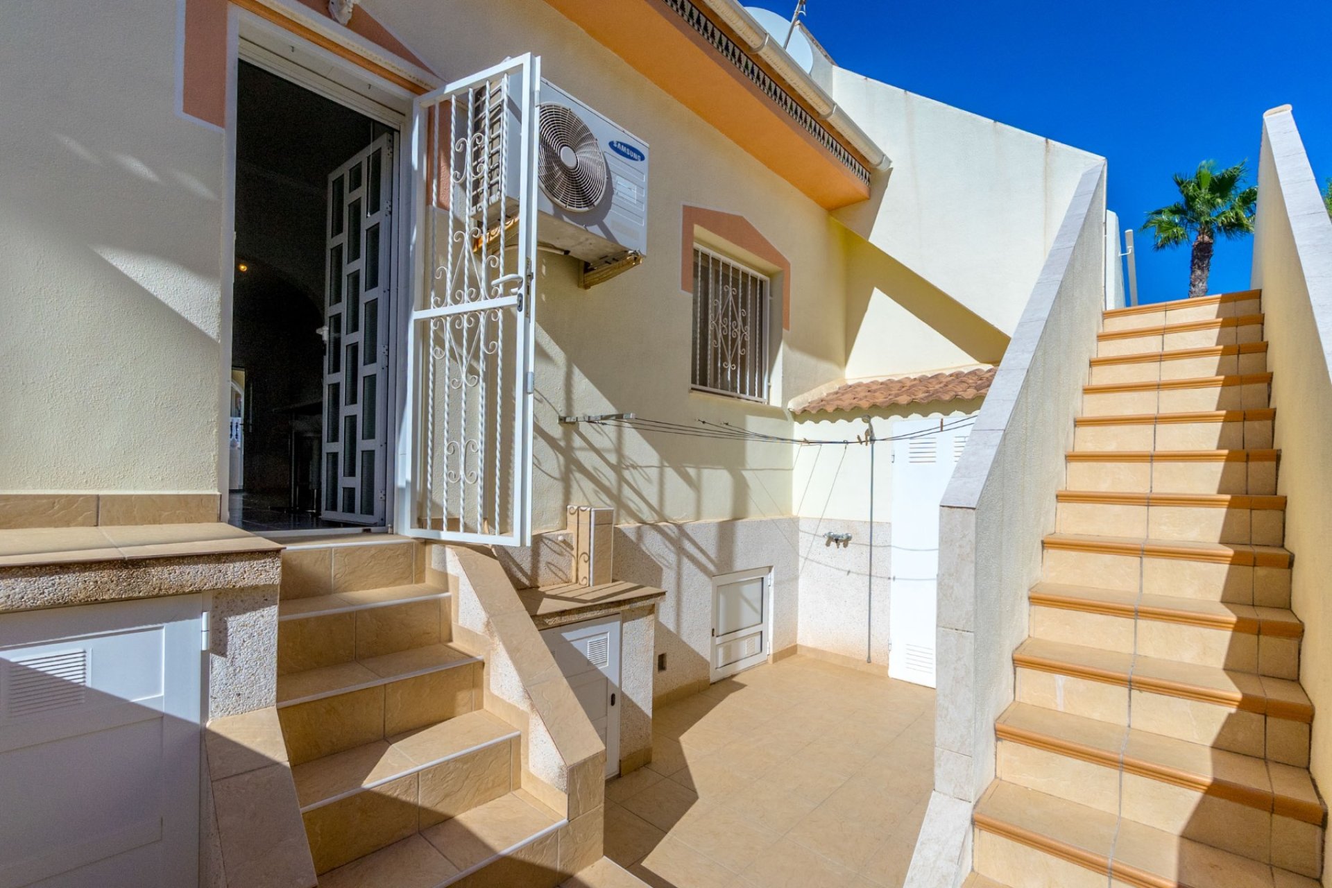 Resale - Townhouse -
Ciudad Quesada