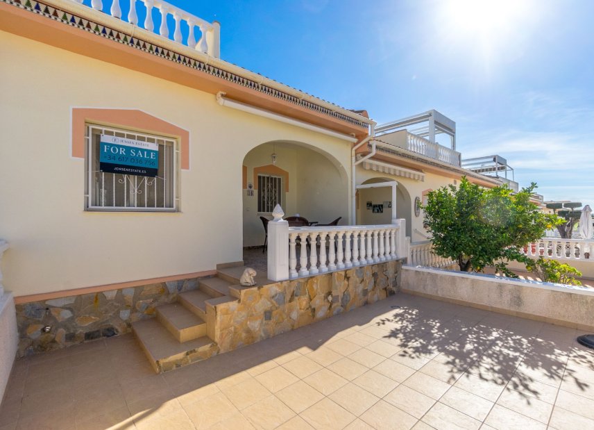 Resale - Townhouse -
Ciudad Quesada