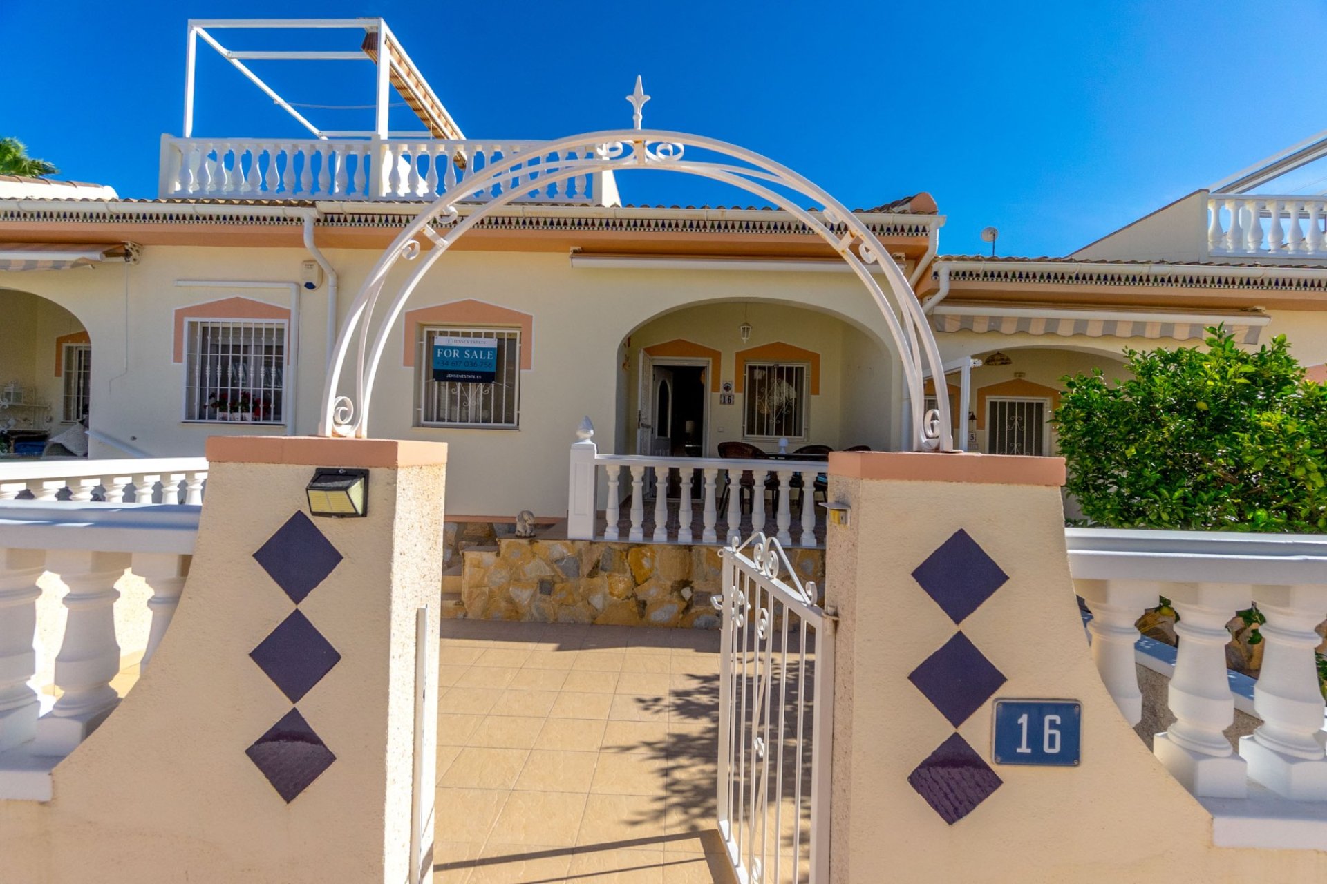 Resale - Townhouse -
Ciudad Quesada