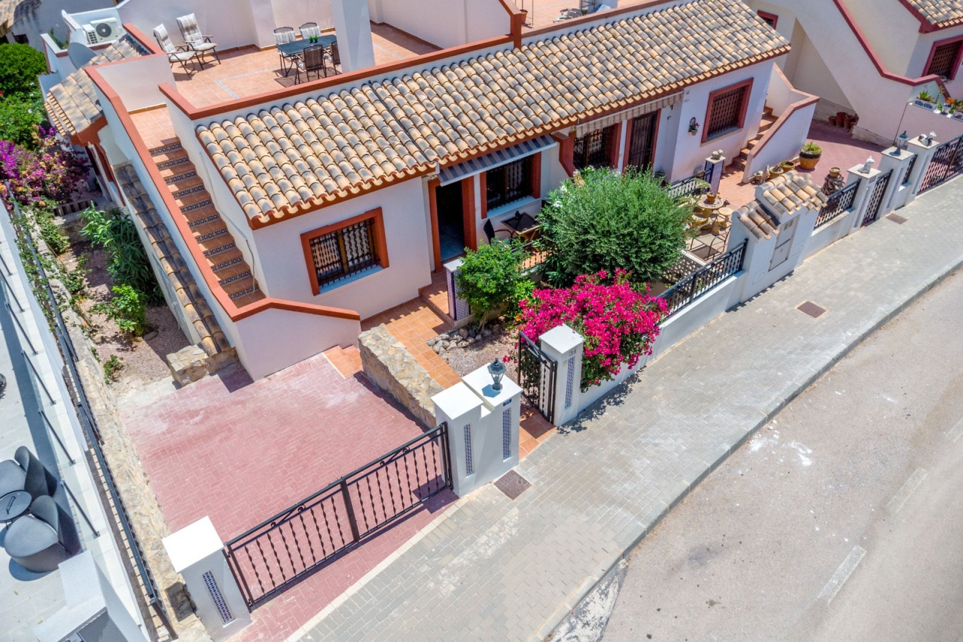 Resale - Townhouse -
San Miguel de Salinas