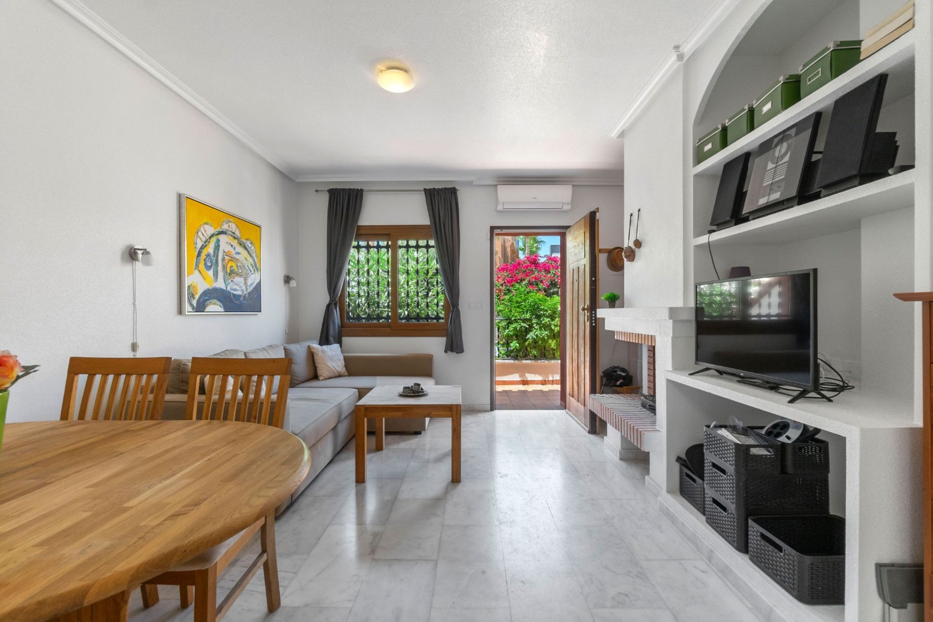Resale - Townhouse -
San Miguel de Salinas