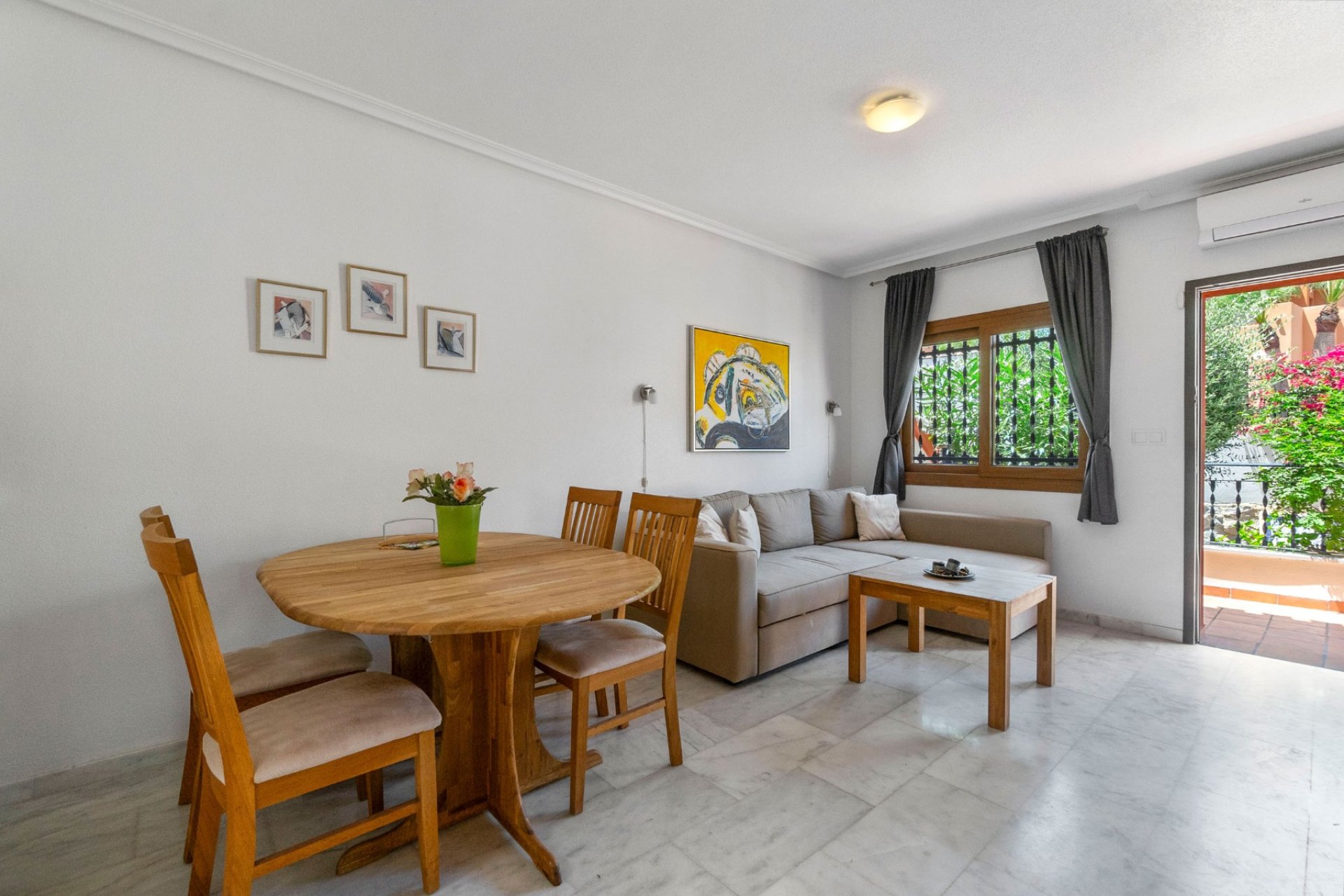Resale - Townhouse -
San Miguel de Salinas