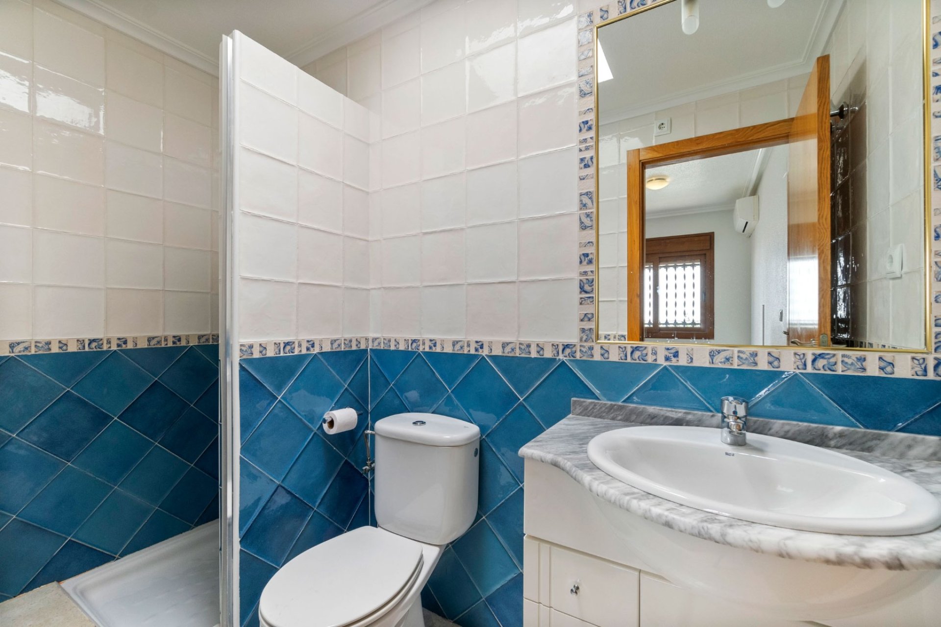 Resale - Townhouse -
San Miguel de Salinas