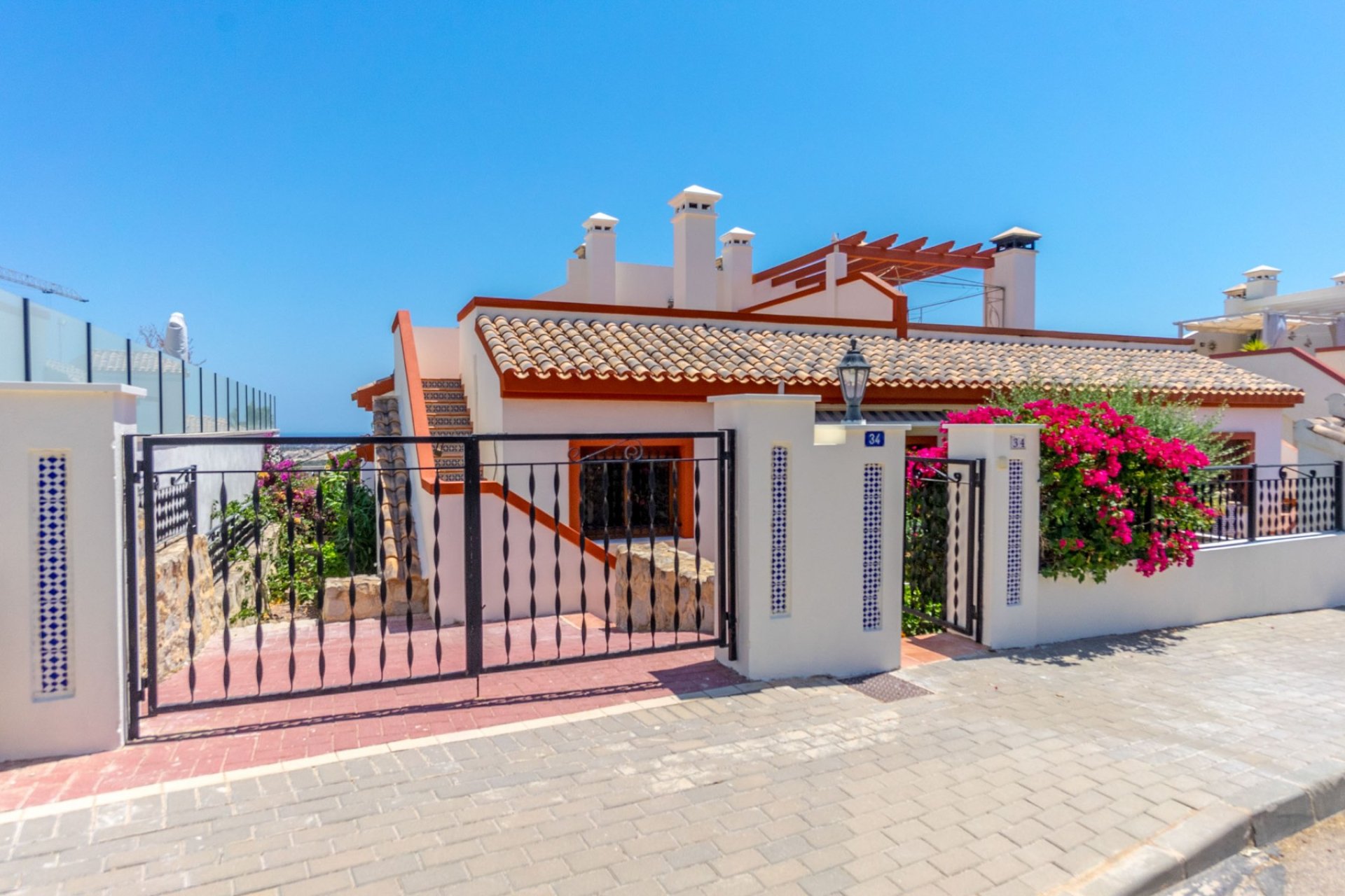 Resale - Townhouse -
San Miguel de Salinas