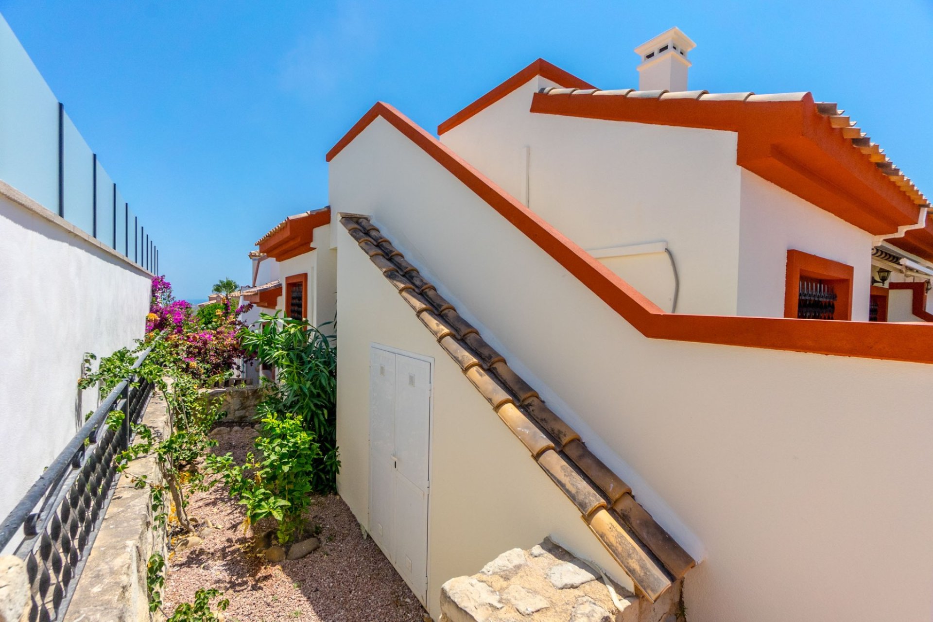 Resale - Townhouse -
San Miguel de Salinas