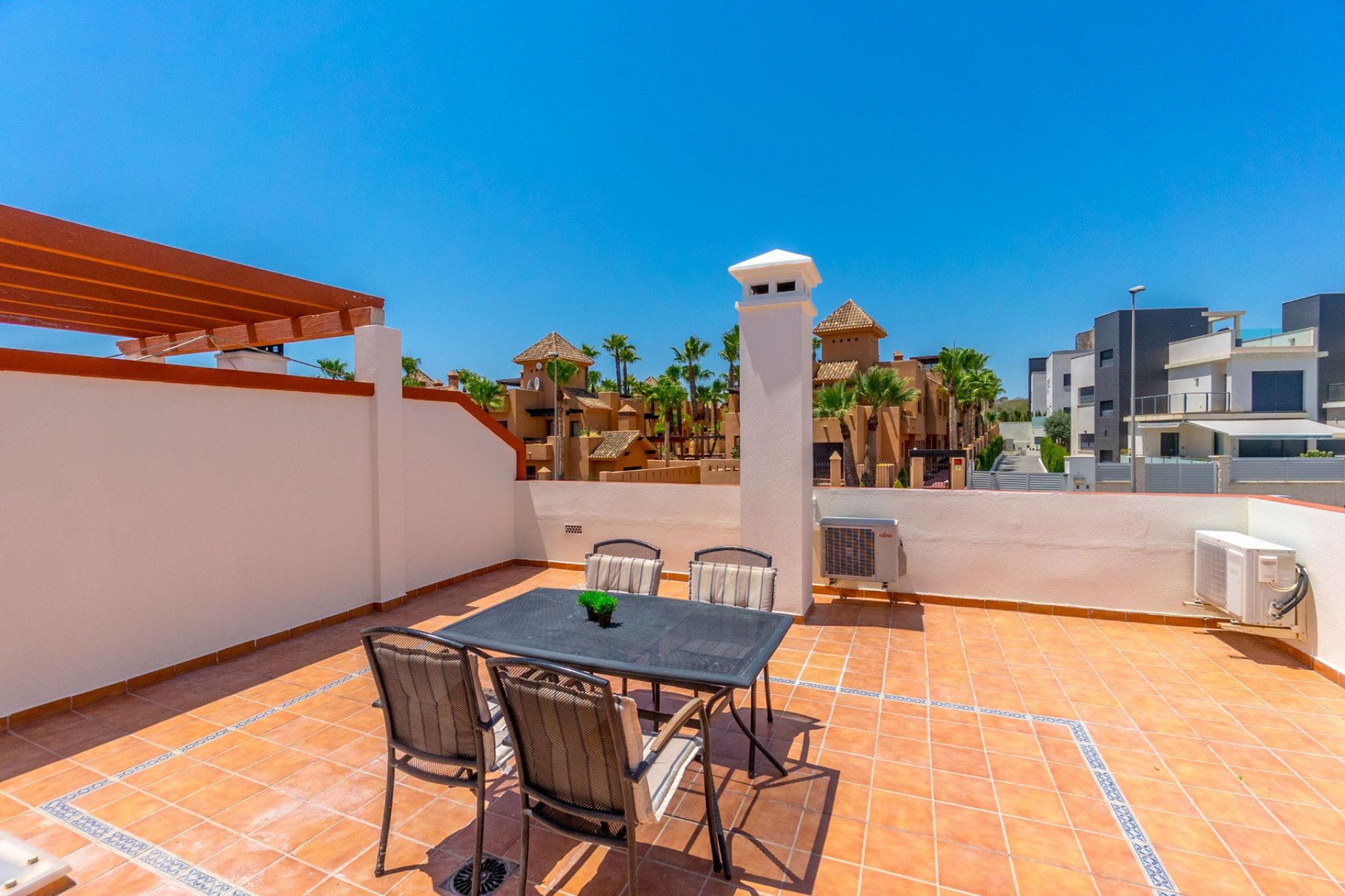 Resale - Townhouse -
San Miguel de Salinas