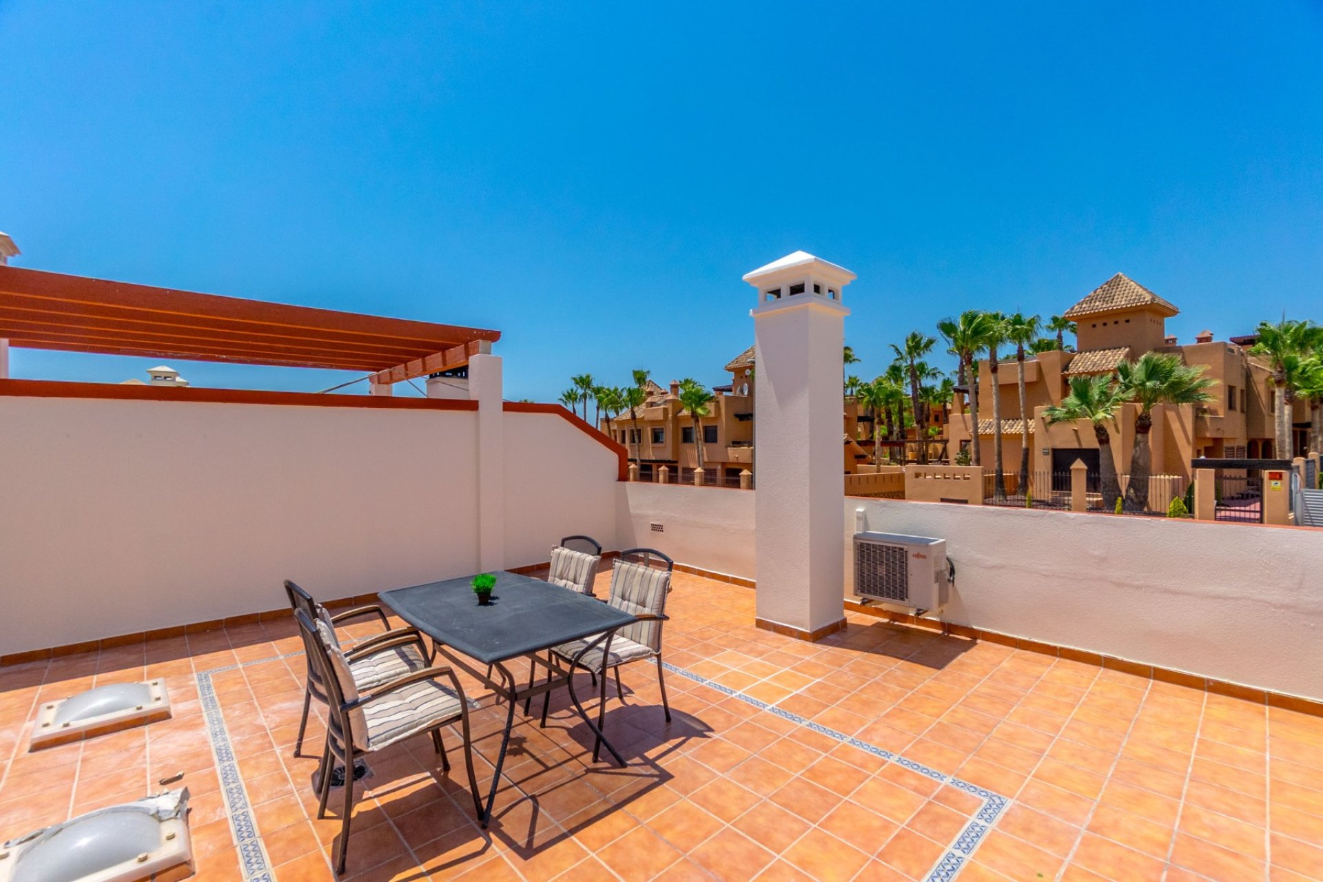 Resale - Townhouse -
San Miguel de Salinas