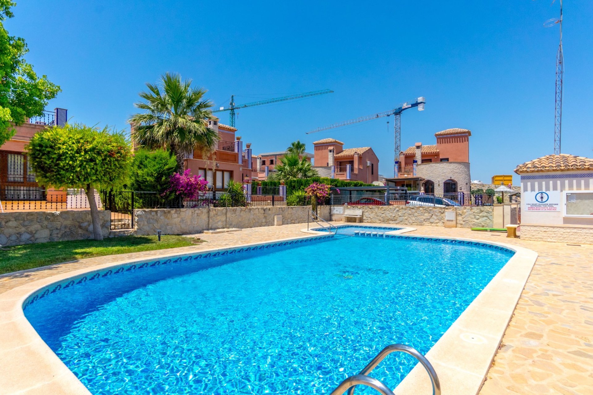 Resale - Townhouse -
San Miguel de Salinas