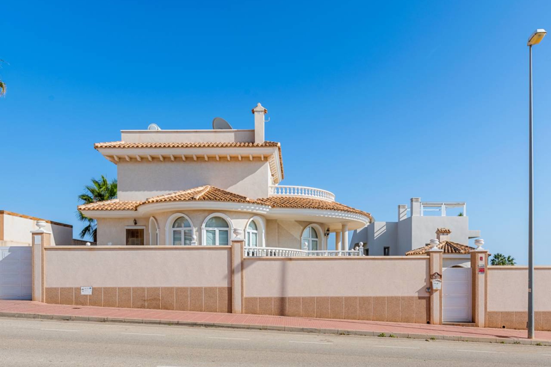 Resale - Villa -
Ciudad Quesada