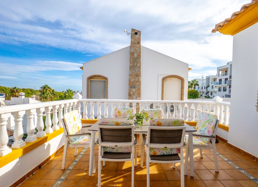 Resale - Villa -
Orihuela Costa - Villamartín