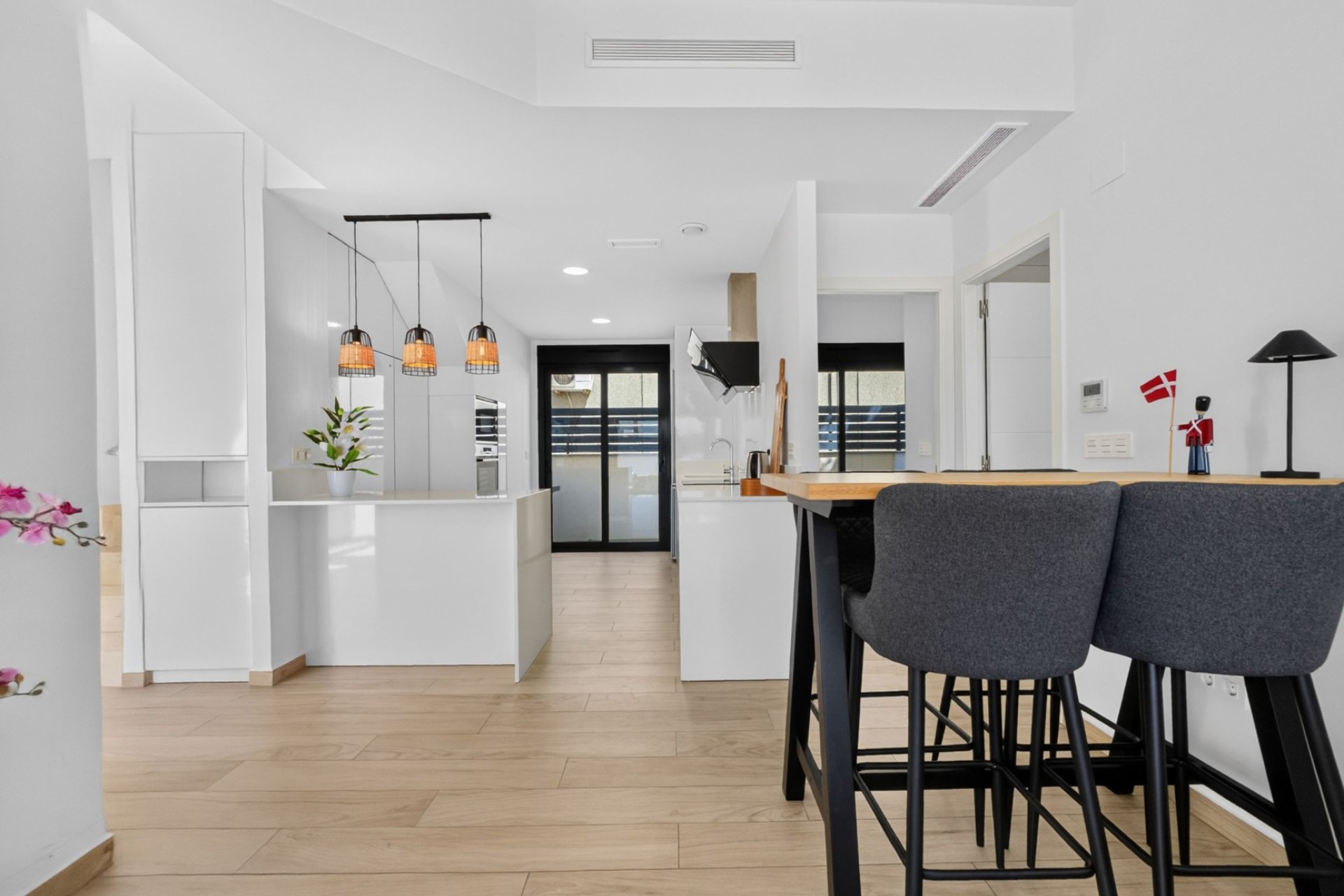 Resale - Villa -
Torrevieja