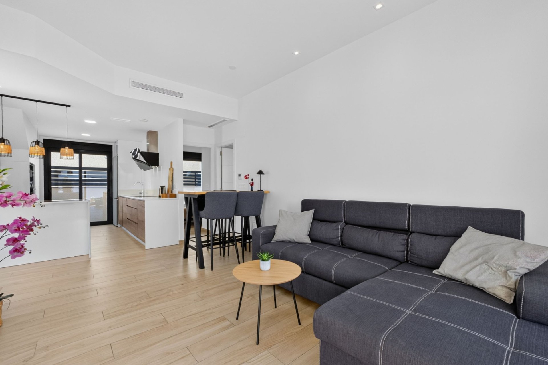 Resale - Villa -
Torrevieja