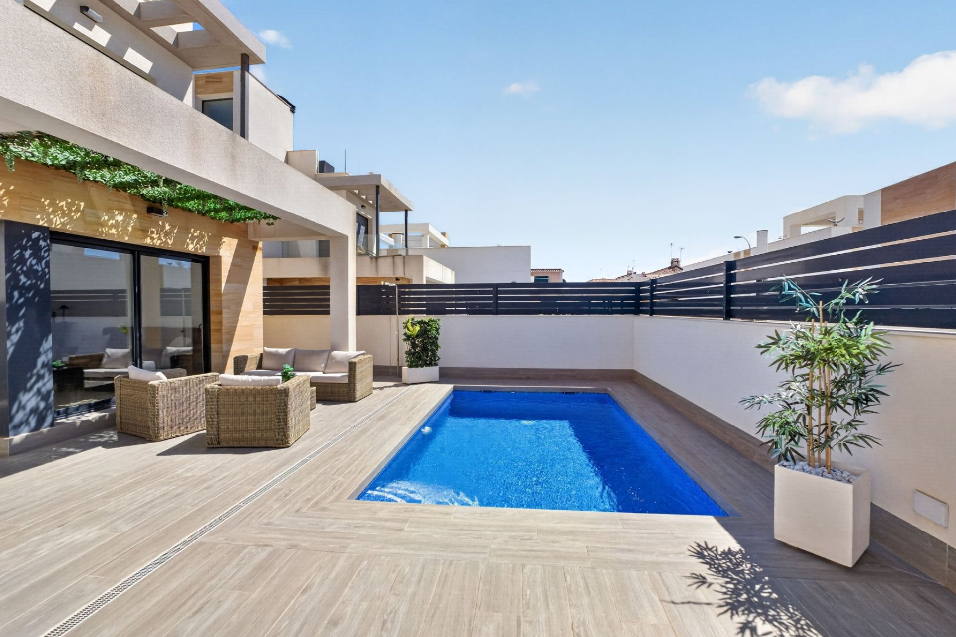Resale - Villa -
Torrevieja