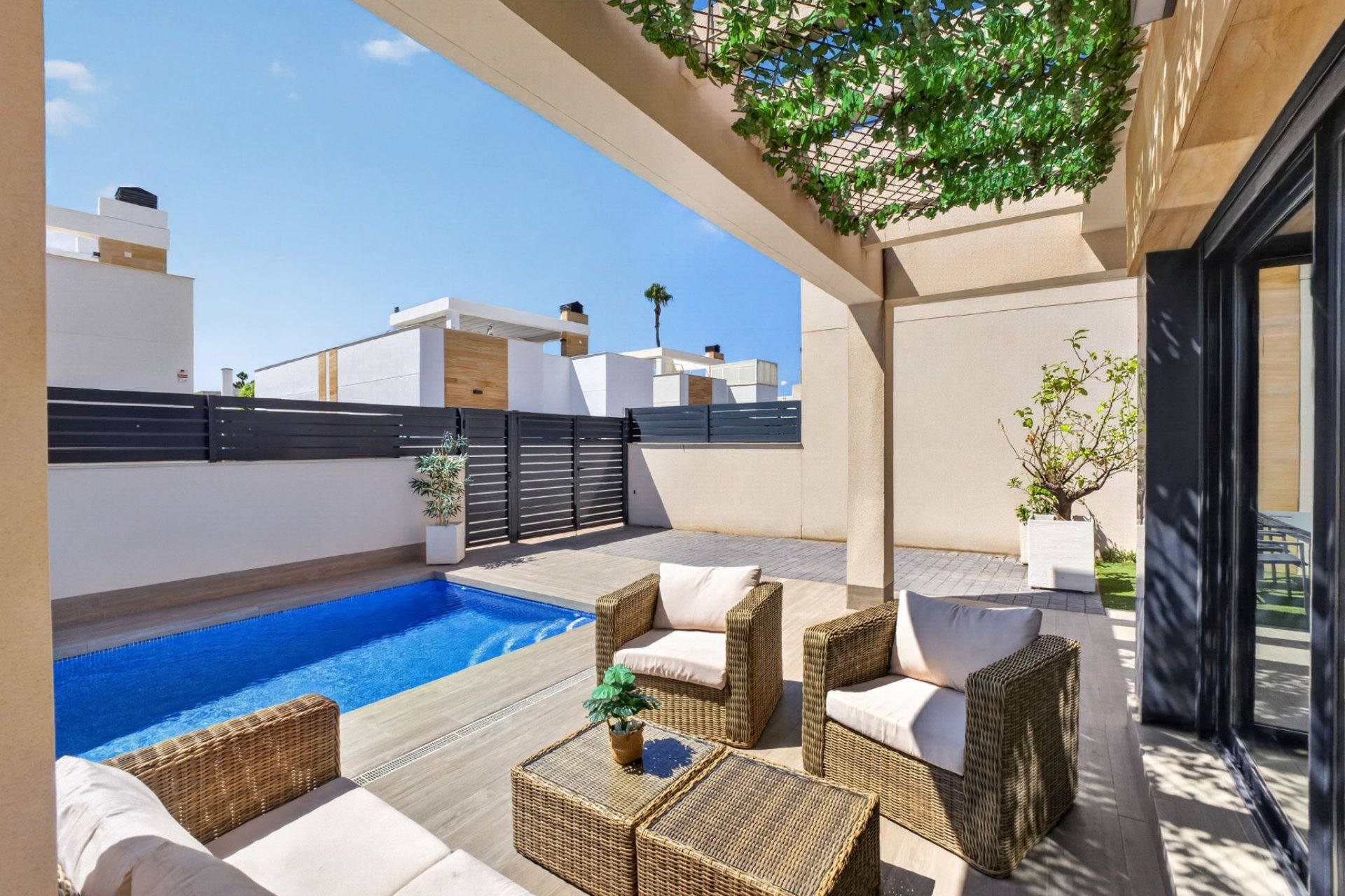 Resale - Villa -
Torrevieja