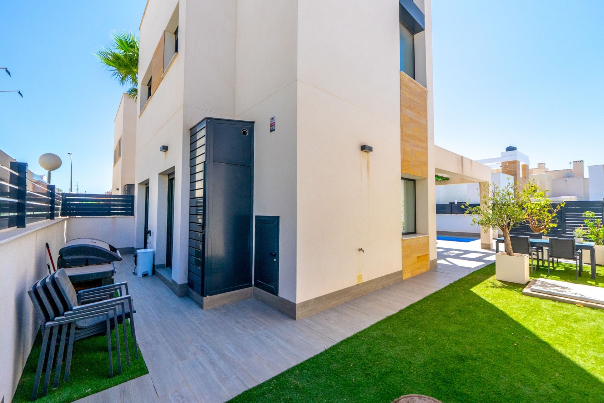 Resale - Villa -
Torrevieja