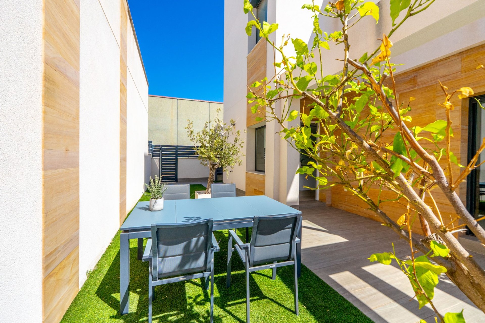 Resale - Villa -
Torrevieja