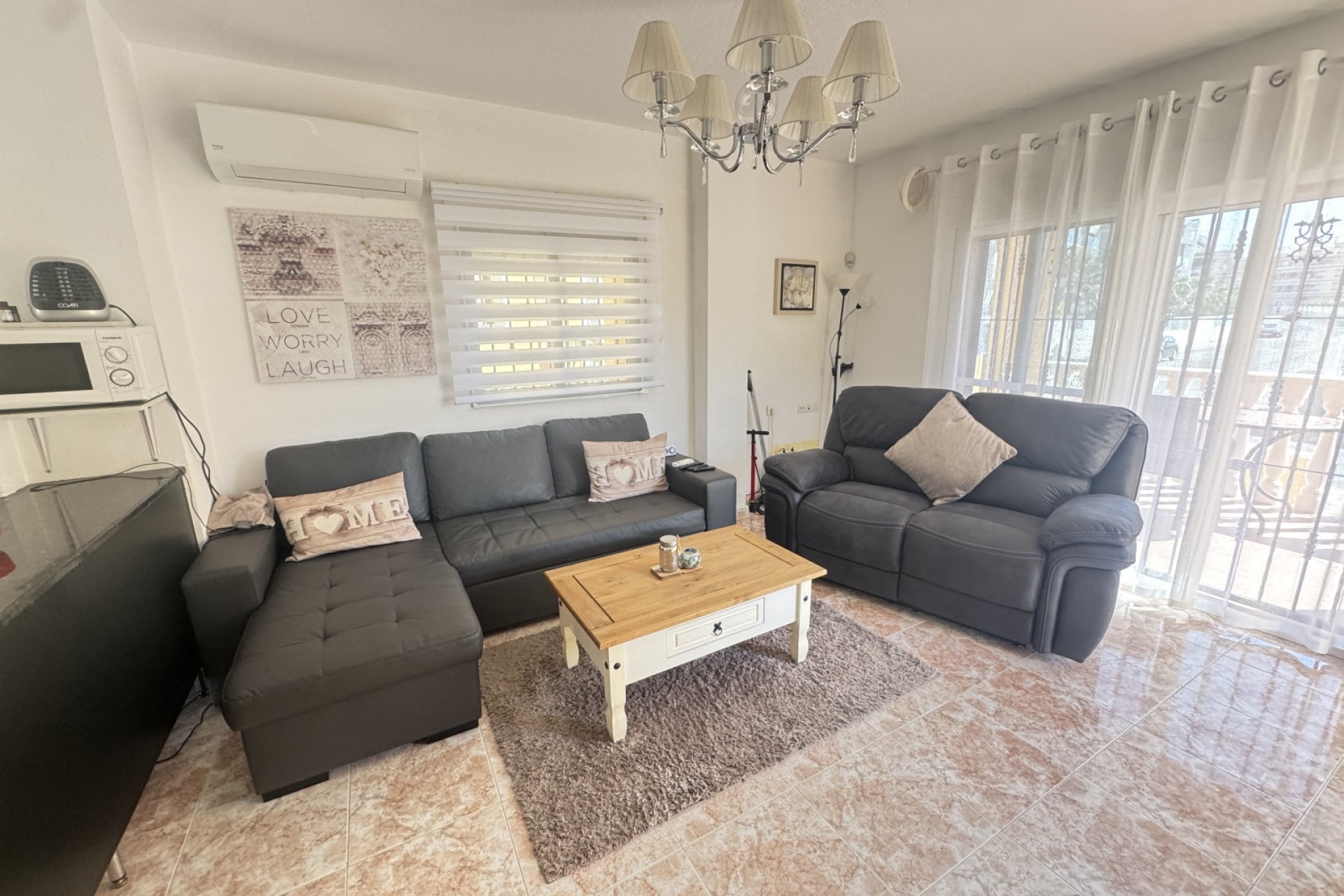 Resale - Villa -
Villamartín - Lomas del Golf