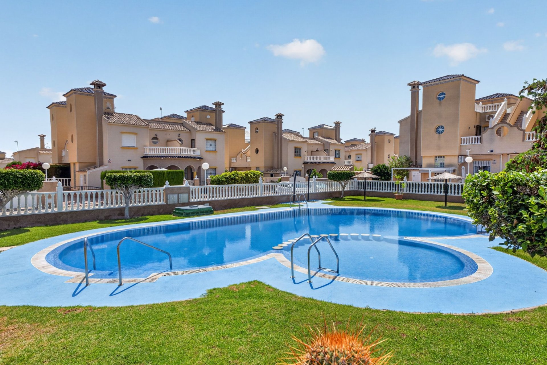 Reventa - Adosado -
Orihuela Costa - Lomas De Cabo Roig