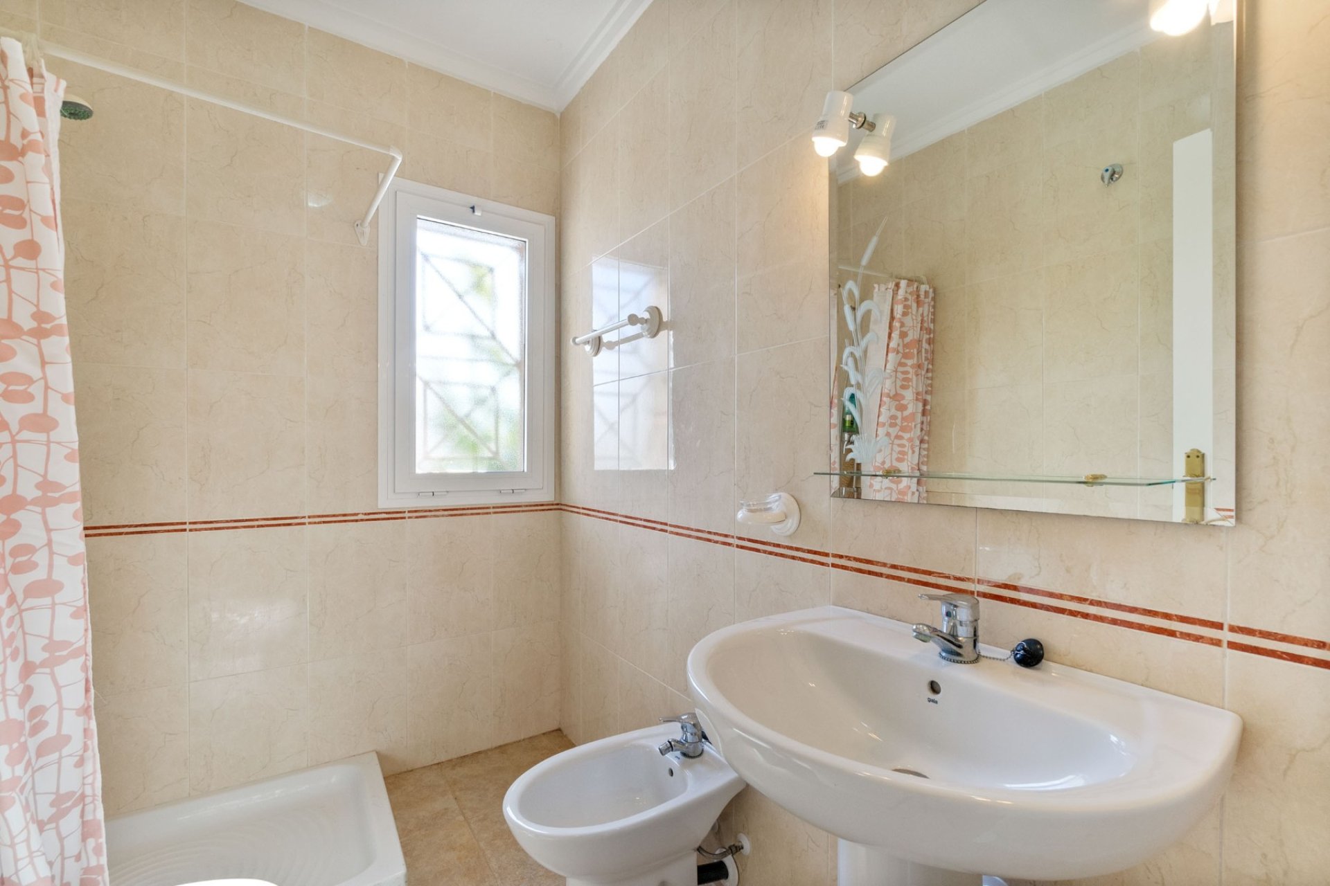 Reventa - Adosado -
Torrevieja