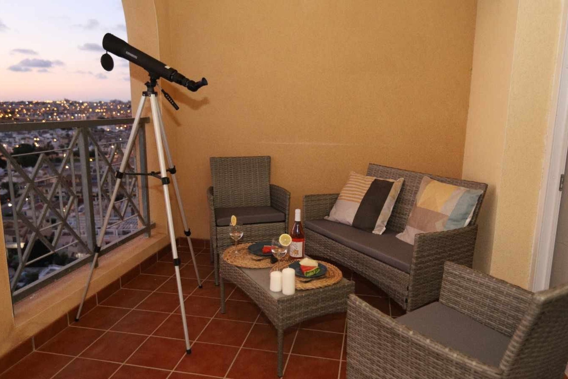 Reventa - Apartamento -
Torrevieja - Playa Los Locos