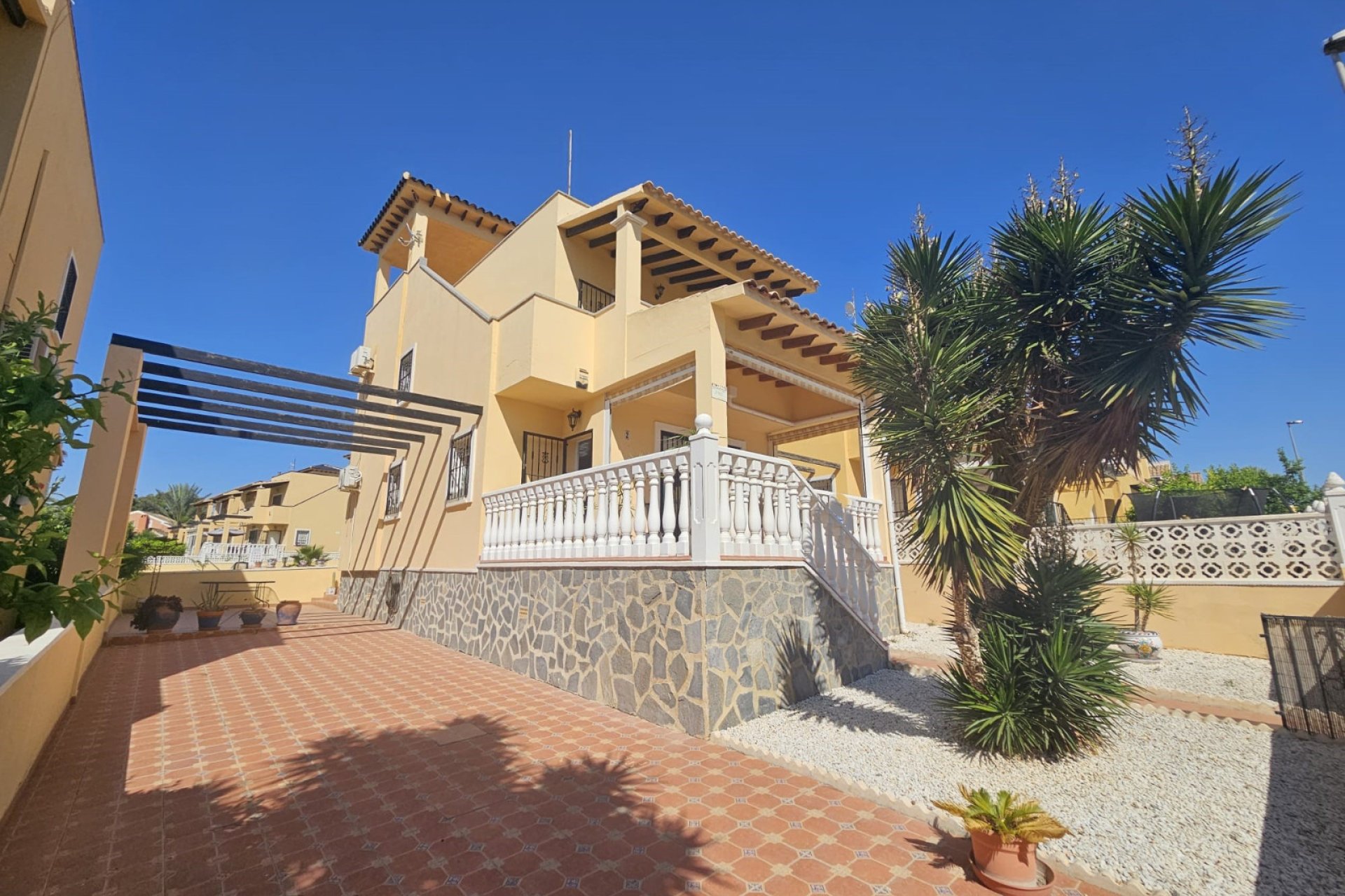 Reventa - Villa -
Villamartín - Lomas del Golf