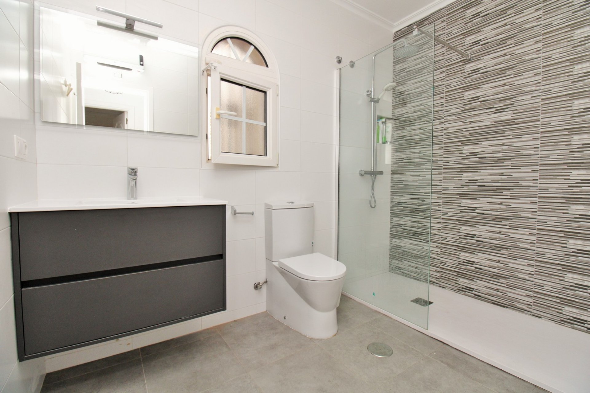 Reventa - Villa -
Villamartín - Los Dolses