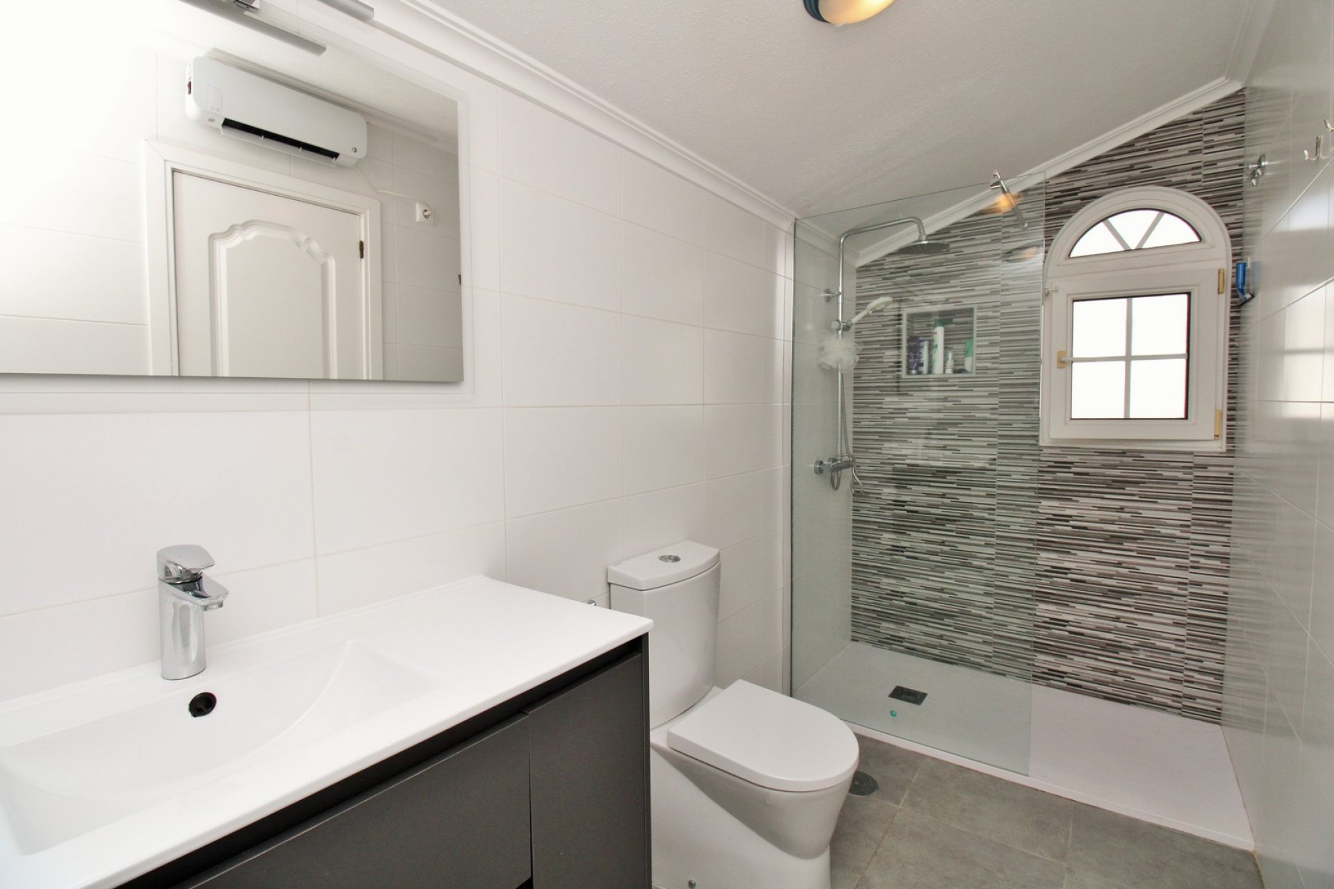 Reventa - Villa -
Villamartín - Los Dolses