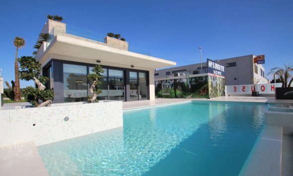 Villa - New Build -
        San Miguel de Salinas - NBH-74035