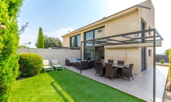Villa - Reventa -
        Villamartín - JE-2508V08