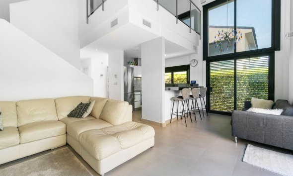 Villa - Reventa - Villamartín -
                Los Dolses