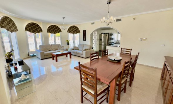 Resale - Villa -
Ciudad Quesada