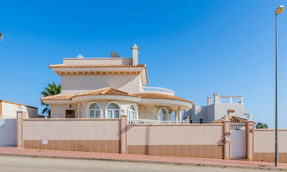 Resale - Villa -
Ciudad Quesada